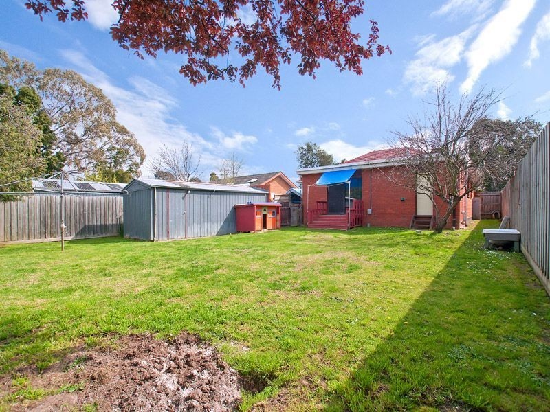 136 Watsons Road, Glen Waverley VIC 3150