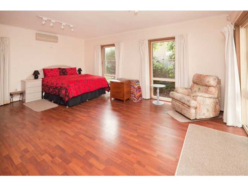 9 Midlothian Place, Glen Waverley VIC 3150