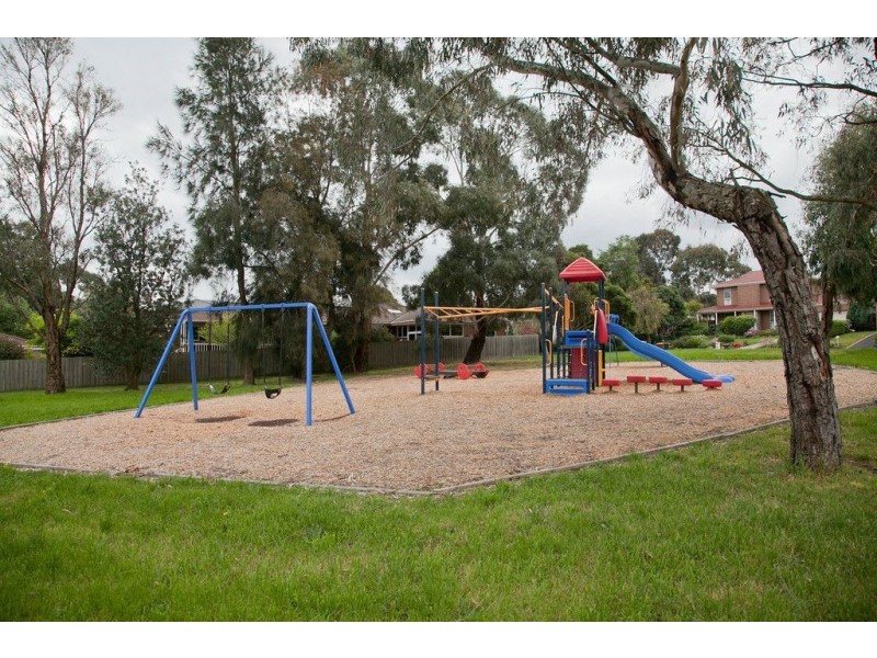 9 Midlothian Place, Glen Waverley VIC 3150