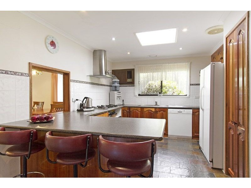 33 Heatherlea Drive, Wheelers Hill VIC 3150