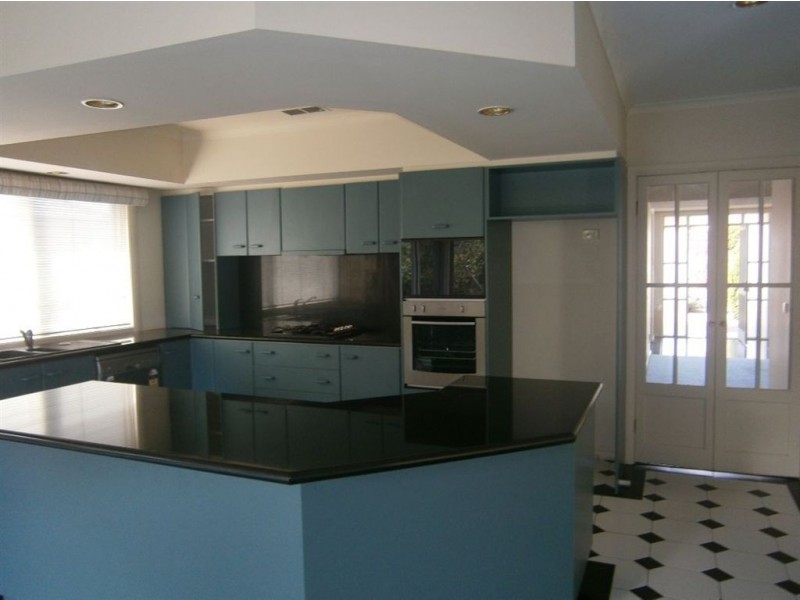 2 Latham Court, Glen Waverley VIC 3150