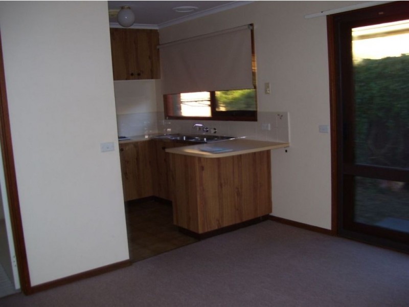 11/99A Athol Road, Springvale South VIC 3172