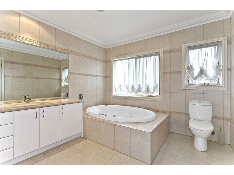 11 Falconer Street, Glen Waverley VIC 3150