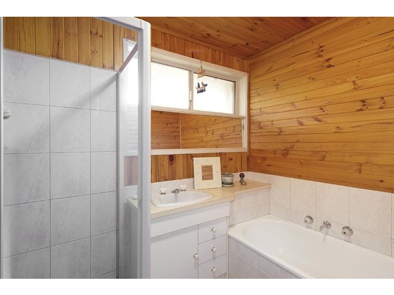 24 Phoenix Drive, Wheelers Hill VIC 3150