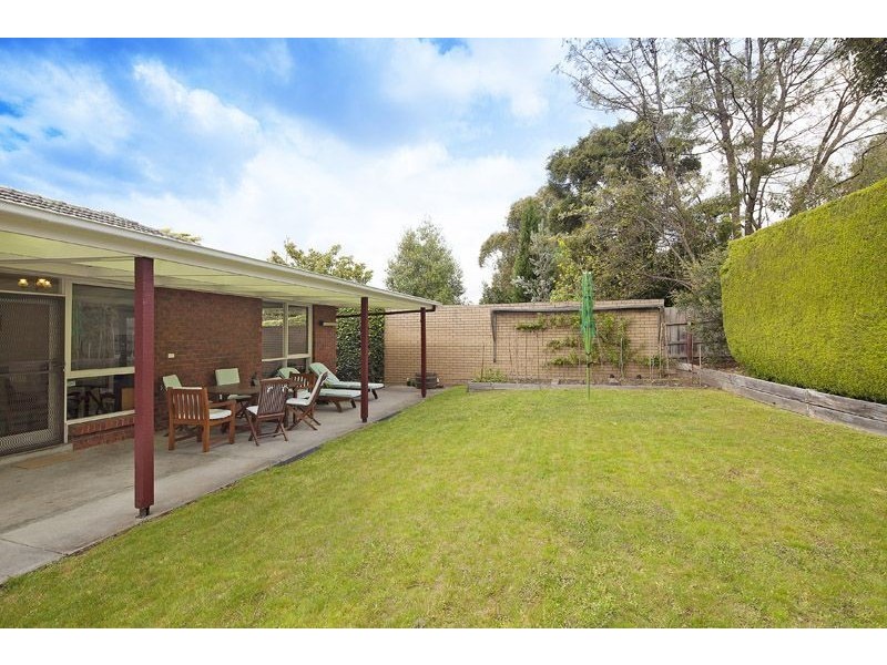 13 Walden Avenue, Wheelers Hill VIC 3150