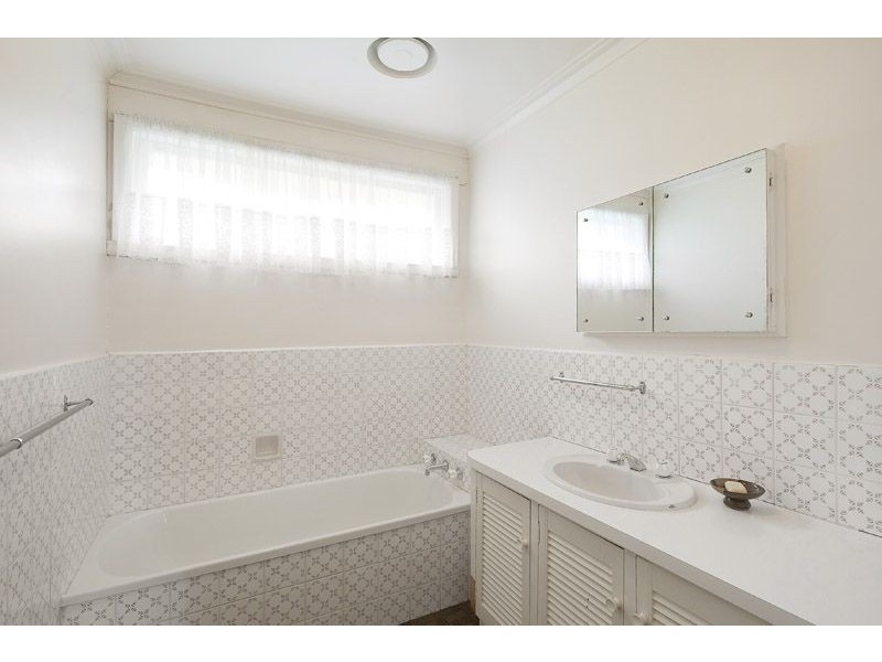 13 Walden Avenue, Wheelers Hill VIC 3150