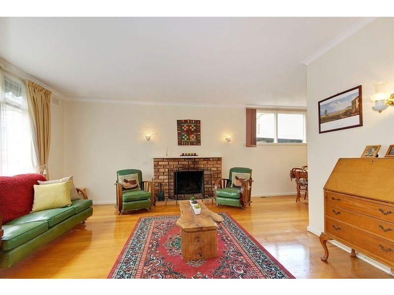 16 Simpson Drive, Mount Waverley VIC 3149