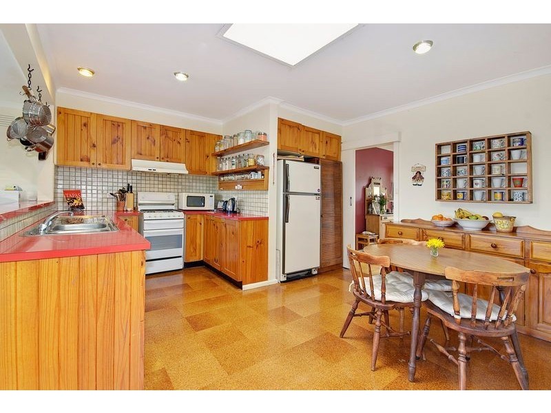 16 Simpson Drive, Mount Waverley VIC 3149