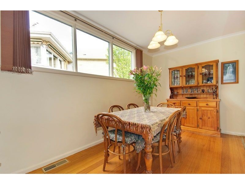 16 Simpson Drive, Mount Waverley VIC 3149