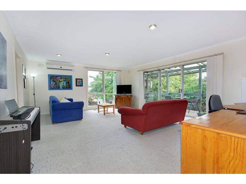 16 Simpson Drive, Mount Waverley VIC 3149