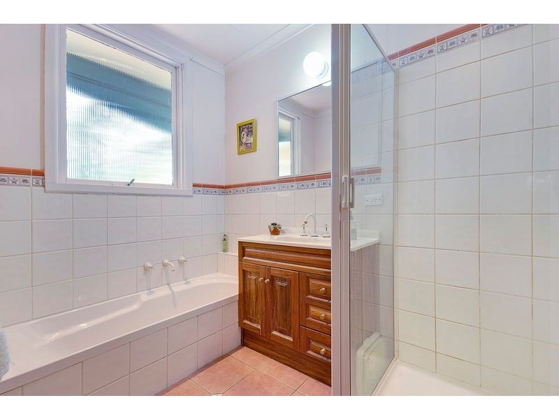 16 Simpson Drive, Mount Waverley VIC 3149