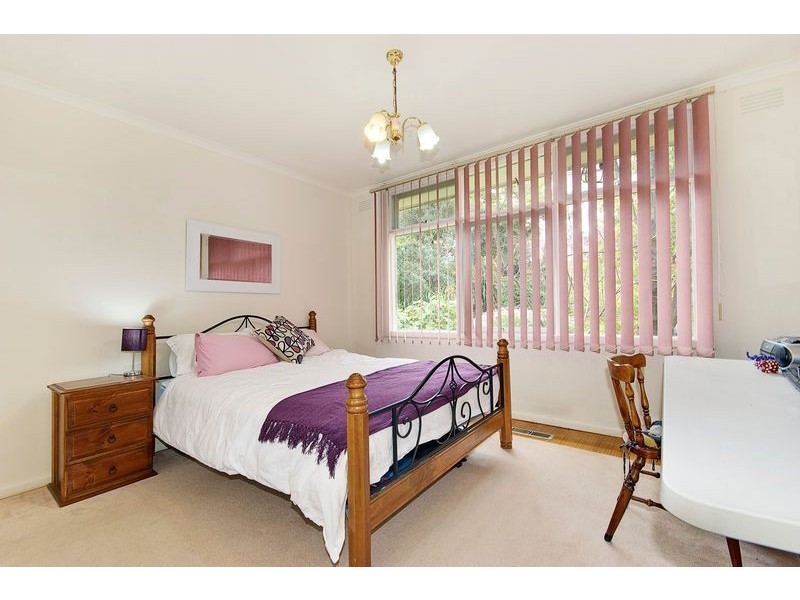 16 Simpson Drive, Mount Waverley VIC 3149