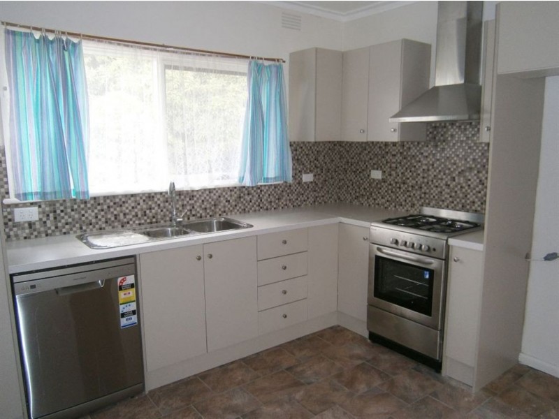 31 Fairland Avenue, Oakleigh East VIC 3166