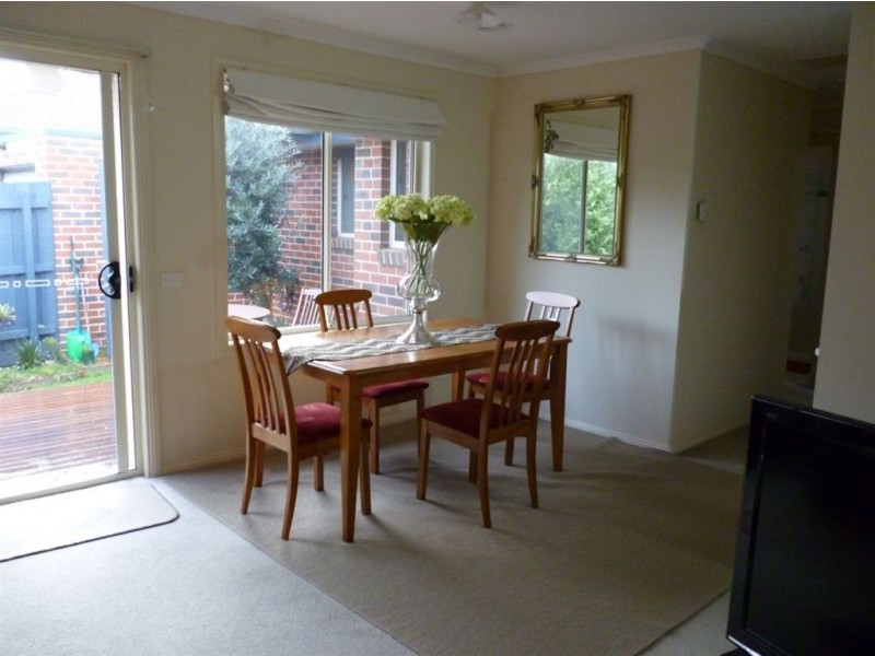 2/7 Barnett Grove, Noble Park VIC 3174