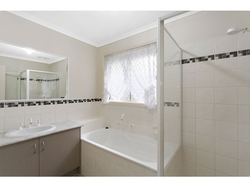 2/7 Barnett Grove, Noble Park VIC 3174