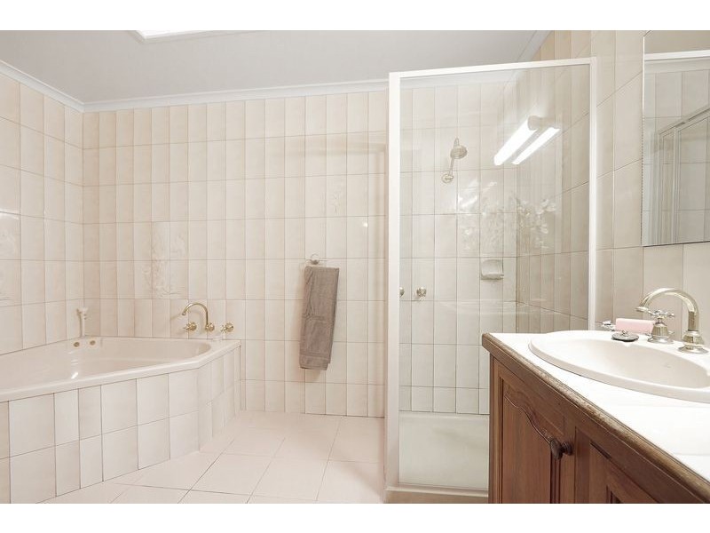 68-70 Holmbury Boulevard, Mulgrave VIC 3170