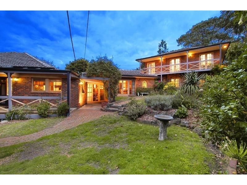 10 Pleasant View Crescent, Wheelers Hill VIC 3150