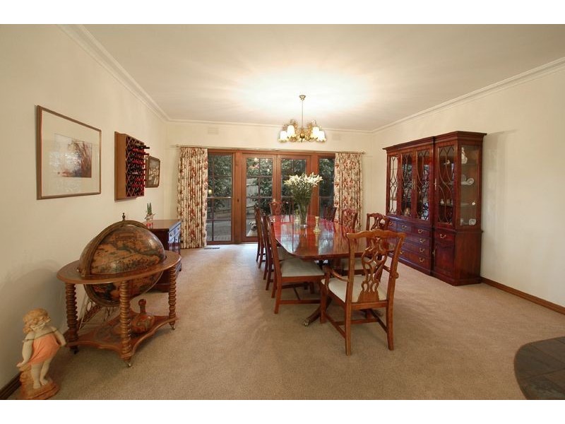 10 Pleasant View Crescent, Wheelers Hill VIC 3150