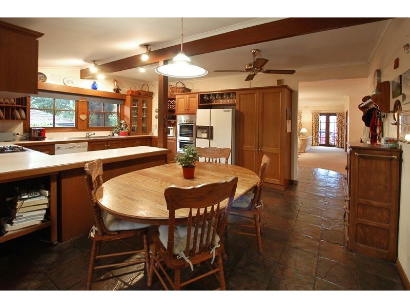 10 Pleasant View Crescent, Wheelers Hill VIC 3150