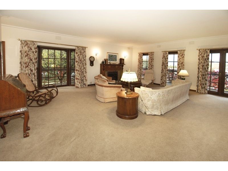 10 Pleasant View Crescent, Wheelers Hill VIC 3150