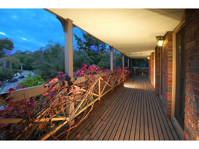 10 Pleasant View Crescent, Wheelers Hill VIC 3150