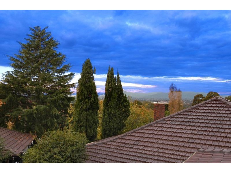 10 Pleasant View Crescent, Wheelers Hill VIC 3150