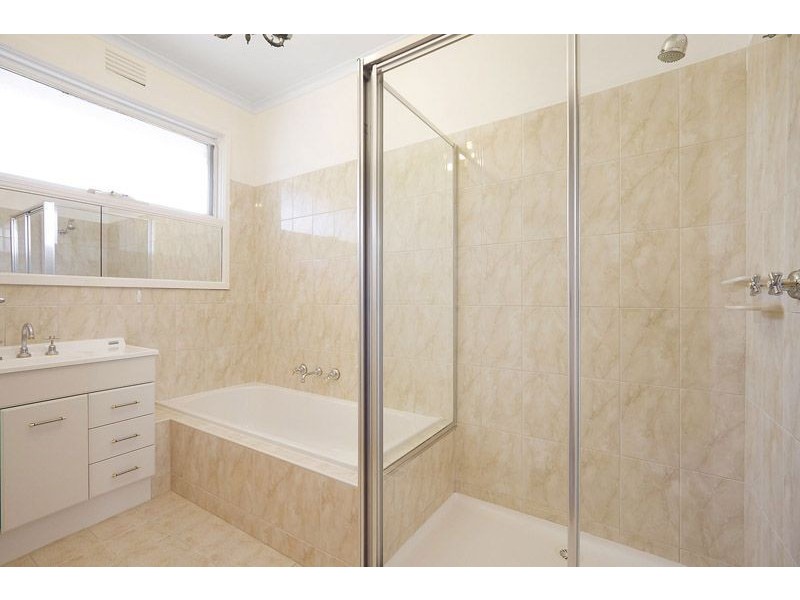 6 Banner Court, Glen Waverley VIC 3150