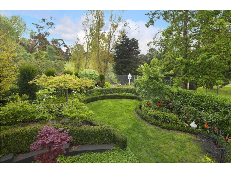 8 Yatama Court, Mount Waverley VIC 3149