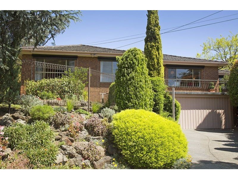 19 Ingleside Crescent, Glen Waverley VIC 3150