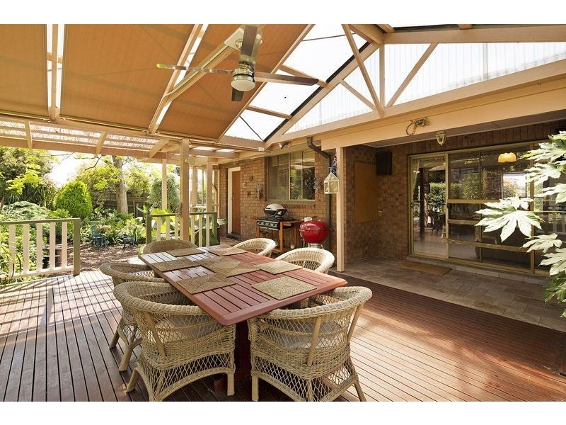 19 Ingleside Crescent, Glen Waverley VIC 3150