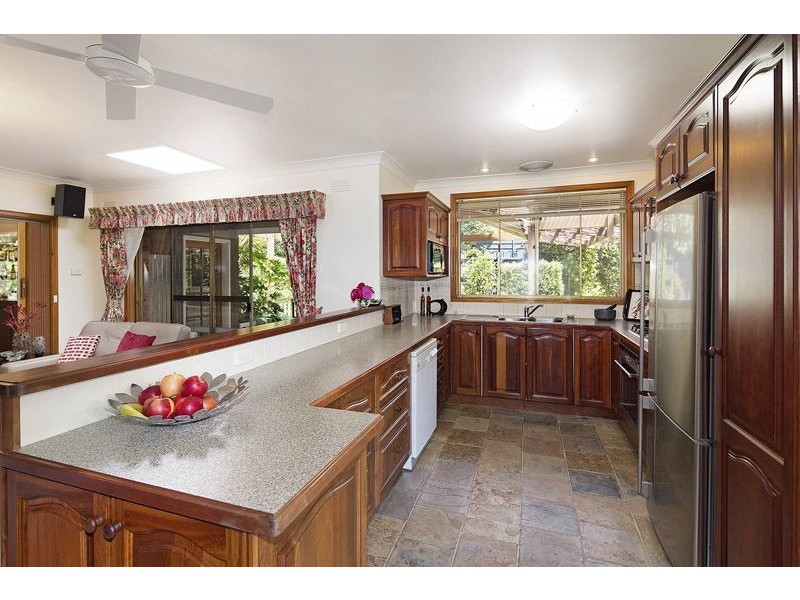 19 Ingleside Crescent, Glen Waverley VIC 3150