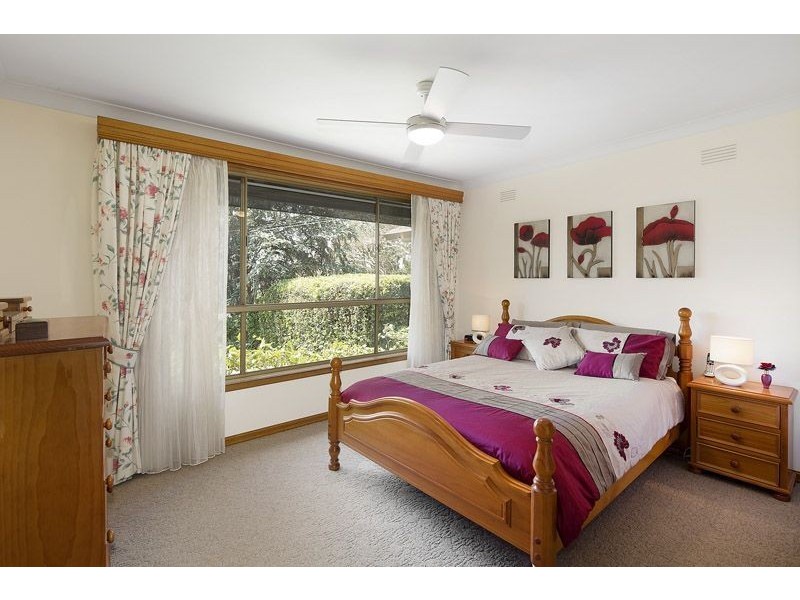 19 Ingleside Crescent, Glen Waverley VIC 3150