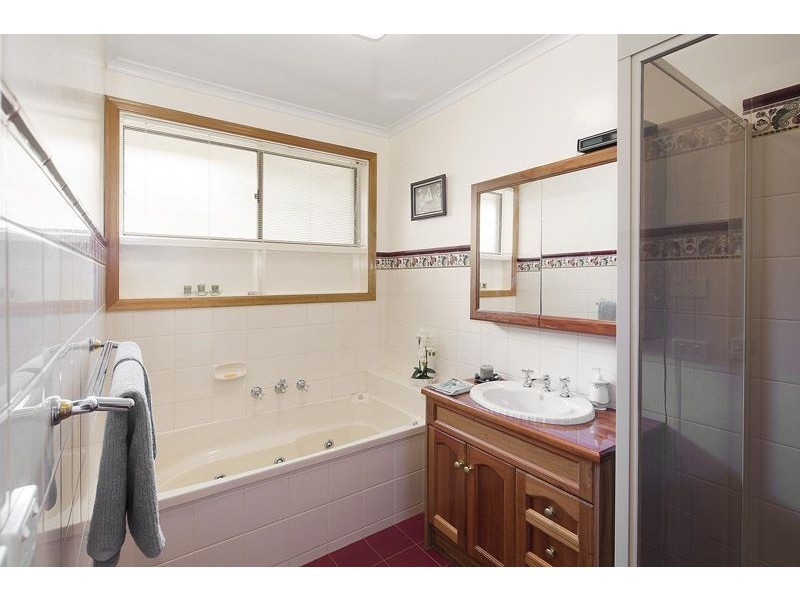 19 Ingleside Crescent, Glen Waverley VIC 3150