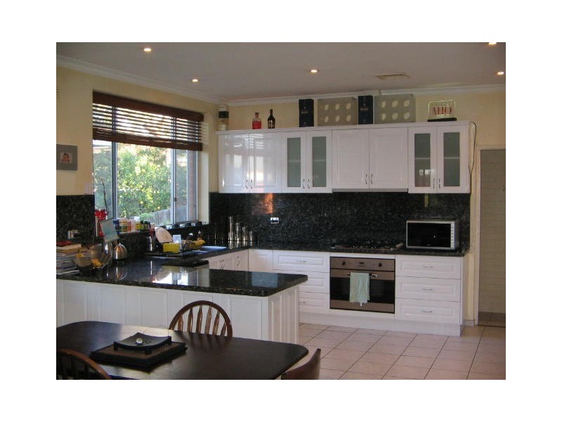 6 Clyden Court, Burwood East VIC 3151