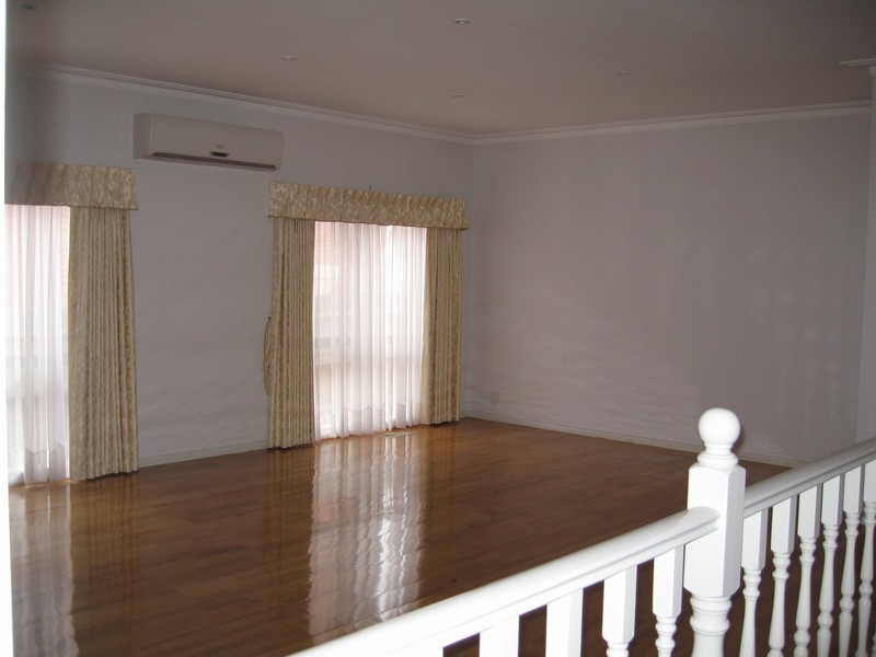 9 Erica Close, Endeavour Hills VIC 3802