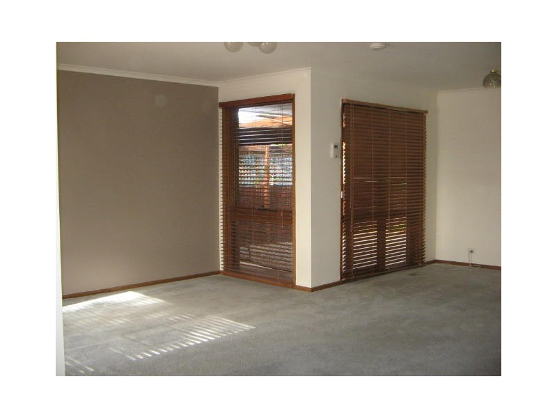 128 Dandelion Drive, Rowville VIC 3178