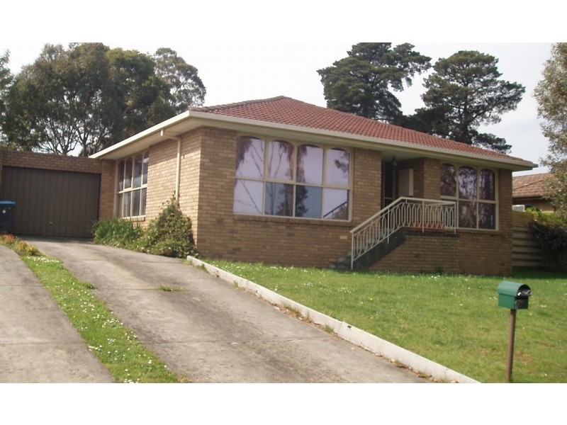 17 Chartwell Avenue, Wantirna South VIC 3152