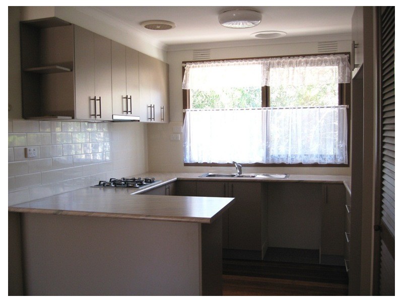 17 Chartwell Avenue, Wantirna South VIC 3152