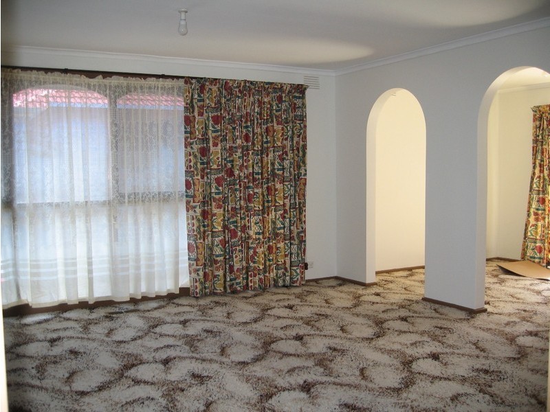 17 Chartwell Avenue, Wantirna South VIC 3152