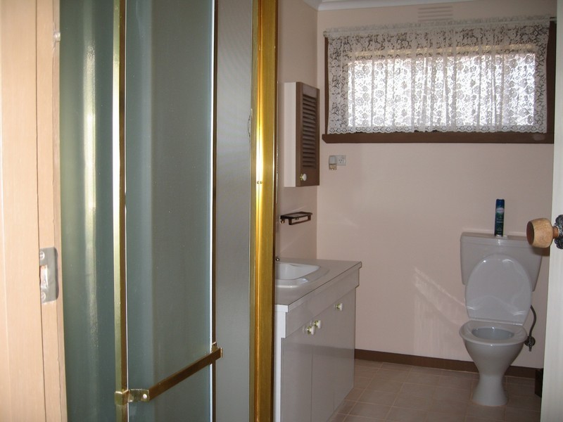 17 Chartwell Avenue, Wantirna South VIC 3152