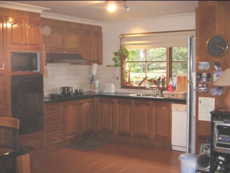 10 Whites Lane, Glen Waverley VIC 3150