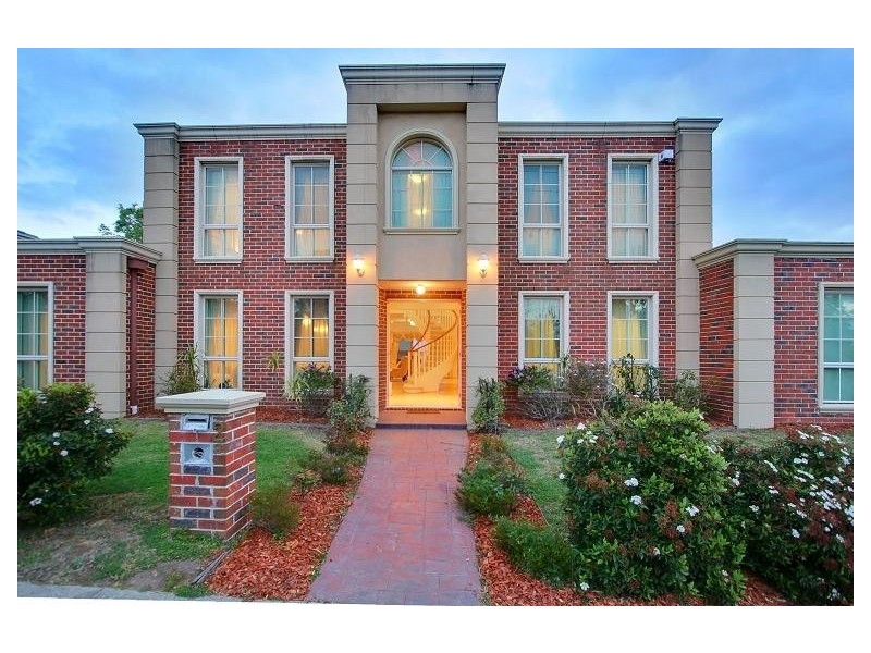 2 Avendon Blvd, Glen Waverley VIC 3150