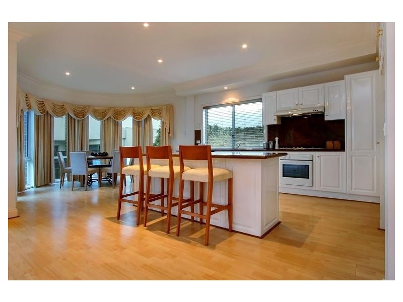 2 Avendon Blvd, Glen Waverley VIC 3150