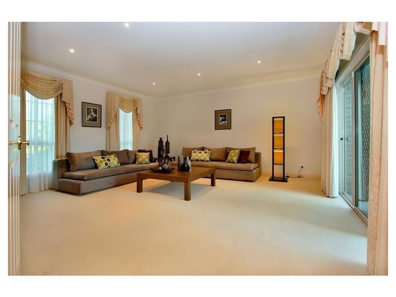 2 Avendon Blvd, Glen Waverley VIC 3150