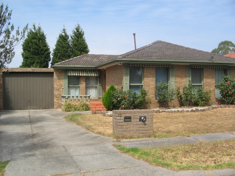 12 Gaynor Cres, Glen Waverley VIC 3150