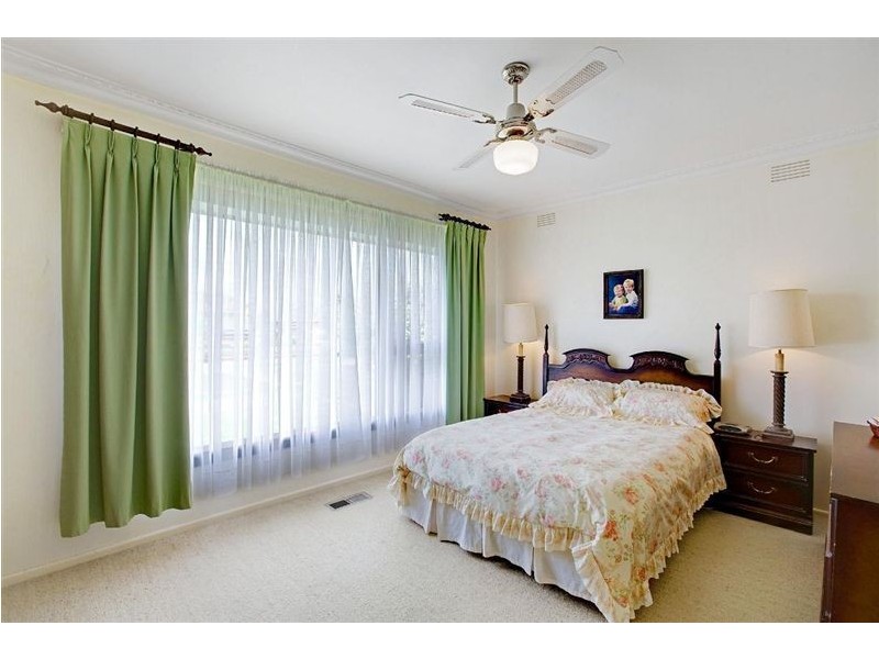 4 Monmouth Street, Avondale Heights VIC 3034