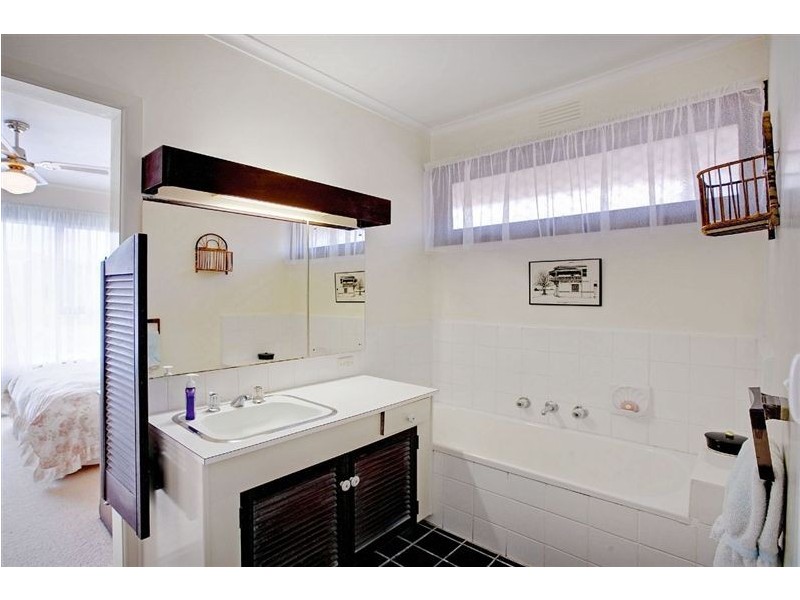 4 Monmouth Street, Avondale Heights VIC 3034