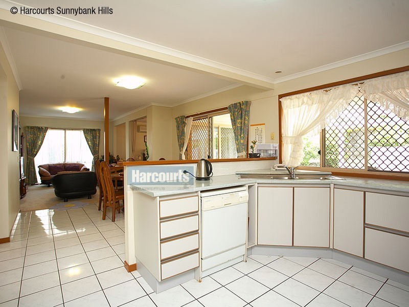 5 Janie Close, Sinnamon Park QLD 4073