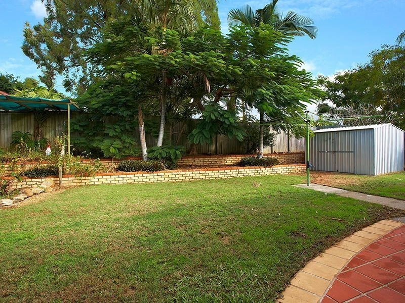 22 Federation Drive, Hillcrest QLD 4118