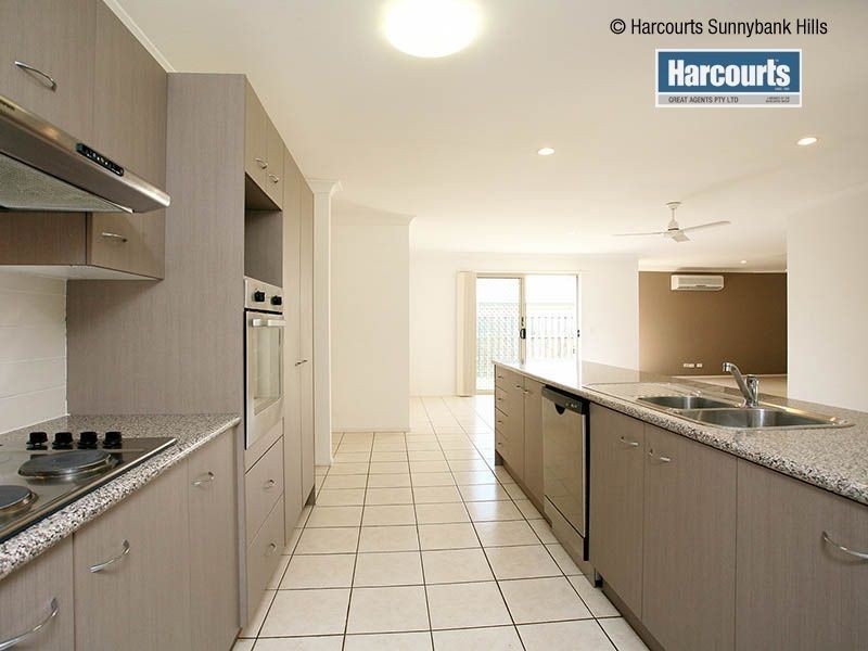 10 Mapelton Circuit, Parkinson QLD 4115